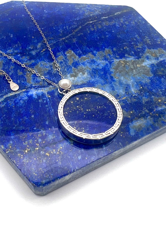 Auffälliges Collier mit Lapislazuli und Mäander-Design