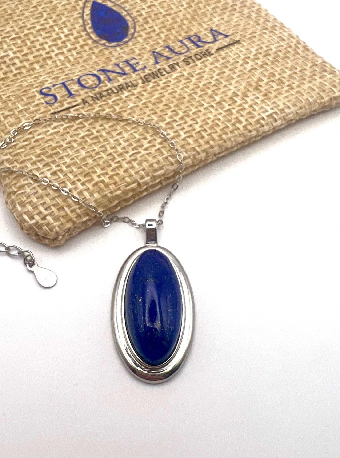 Halskette aus 925er Silber mit einem natürlichen Lapislazuli-Anhänger
