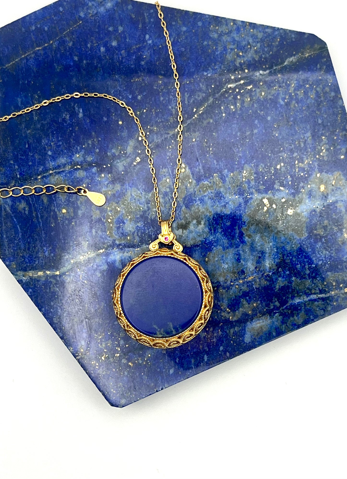 Eleganter Anhänger mit echtem Lapislazuli in vergoldetem Silber (925)