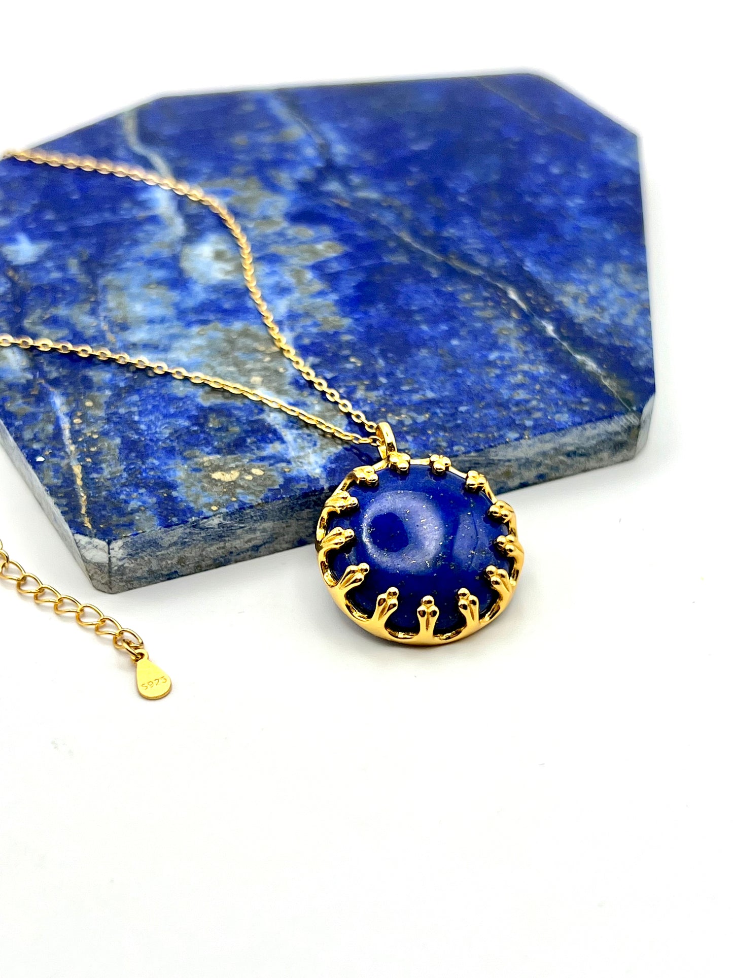 Anhänger mit echtem Lapislazuli in vergoldetem Silber (925)