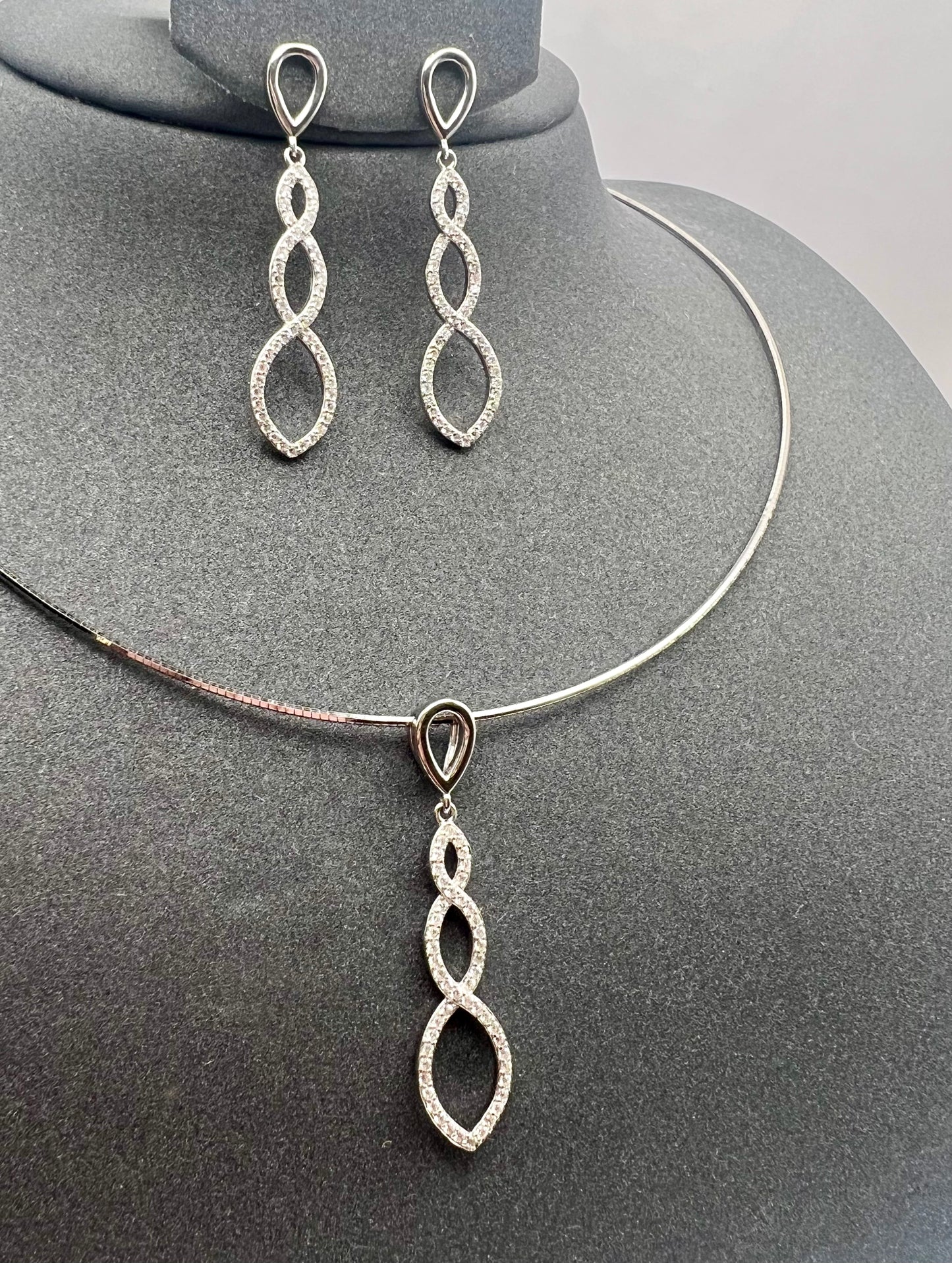 Silber-Set – Halskette und Ohrringe